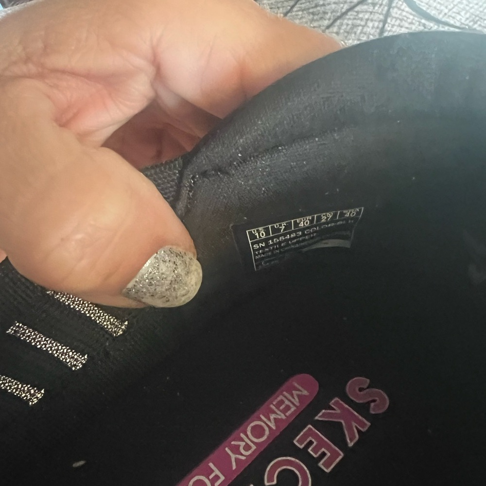 Skechers Women’s Black Knit Slip-On Memory Foam Sneakers Size 10 - Picture 2 of 7